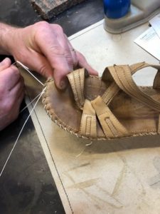 couture main sandale